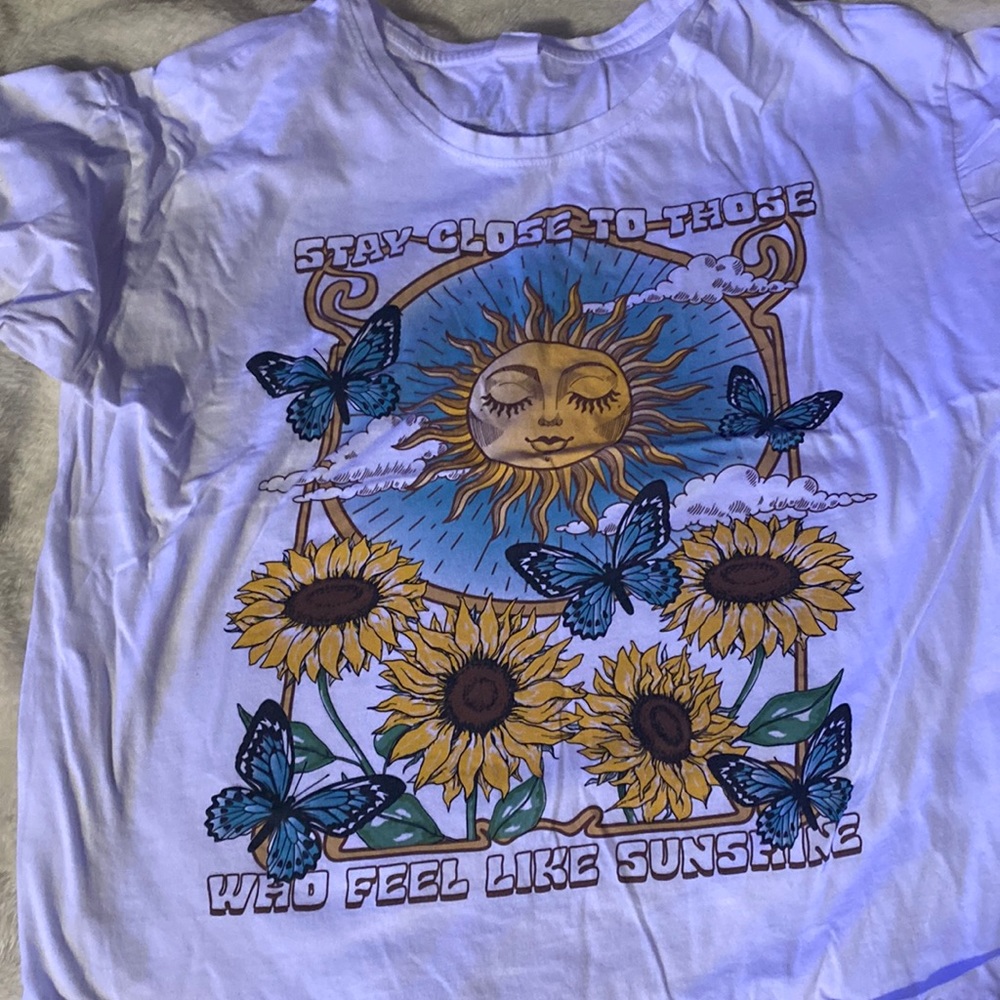 Vibe N’ XL “Stay close to those who feel like sunshine” tee